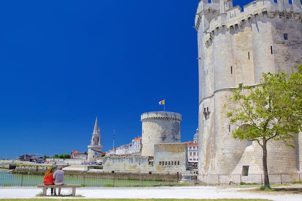 La Rochelle mettant en vedette patrimoine architectural et patrimoine historique