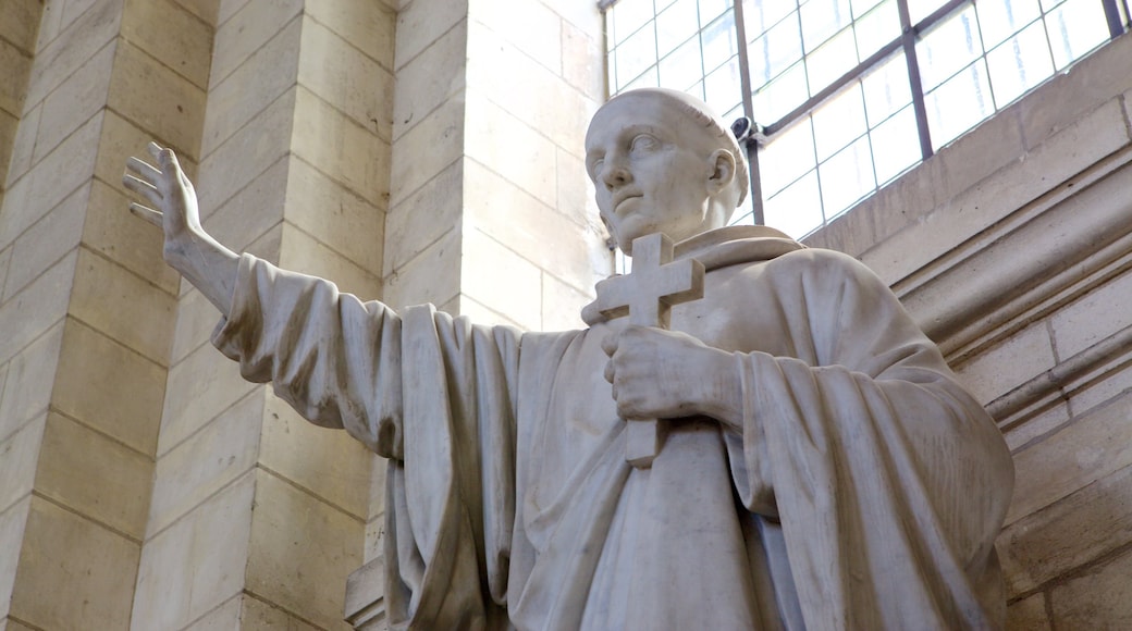 Kathedrale Notre-Dame mit einem Statue oder Skulptur und religiöse Aspekte