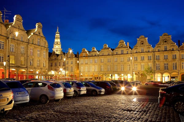 Grand Place welches beinhaltet bei Nacht