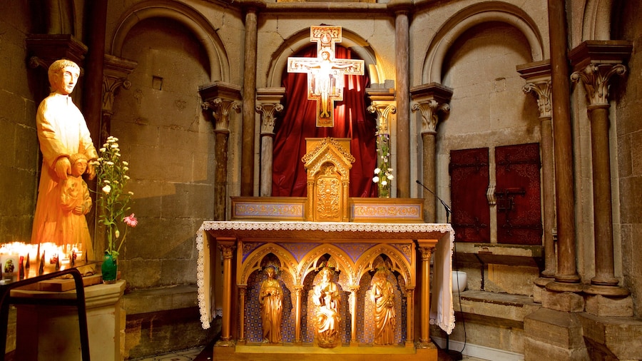 Church of Notre Dame showing religious elements