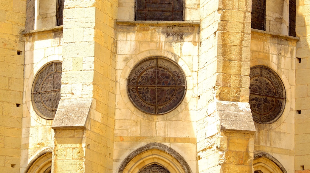 Notre Dame de Dijon som inkluderar historiska element