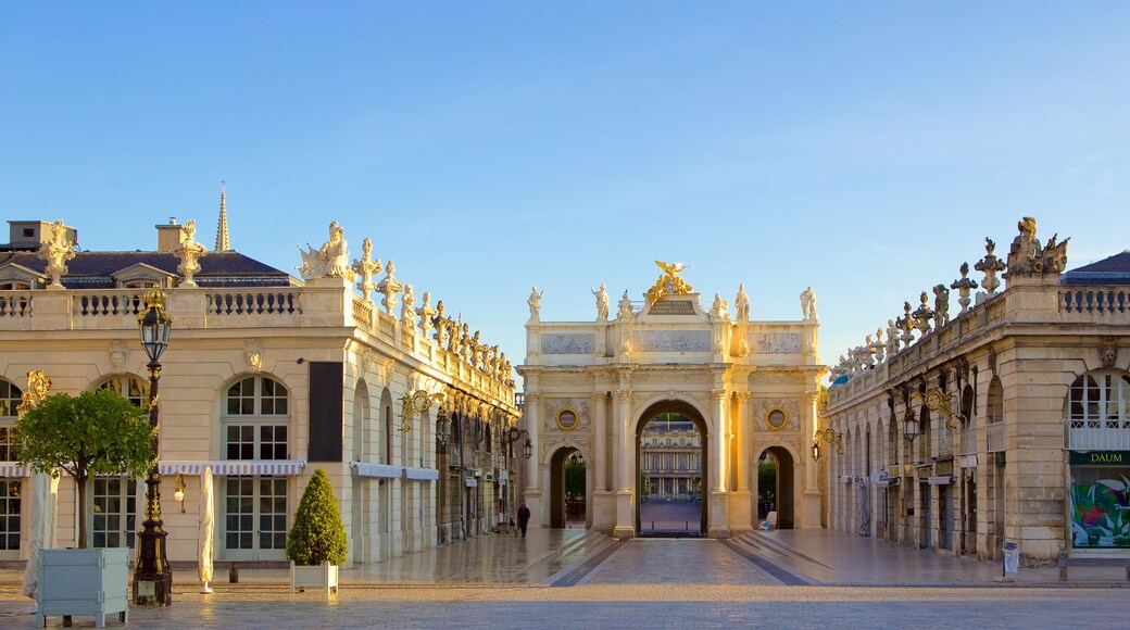 Place Stanislas che include architettura d\'epoca e oggetti d\'epoca