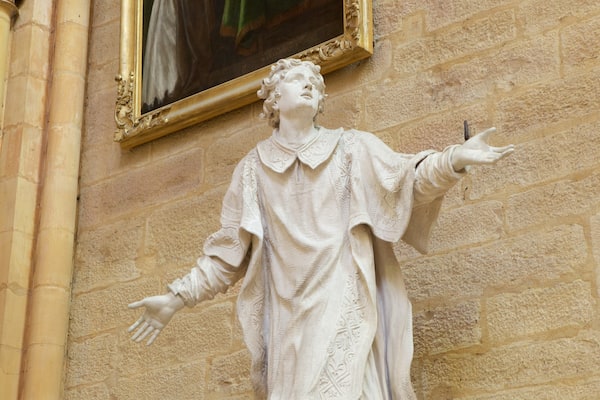 Cathédrale de Dijon qui includes statue ou sculpture