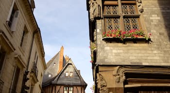 Place Plumereau mit einem Kleinstadt oder Dorf