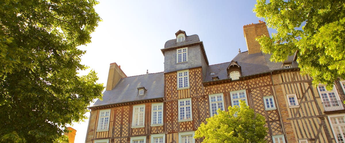 Place des Lices mettant en vedette maison
