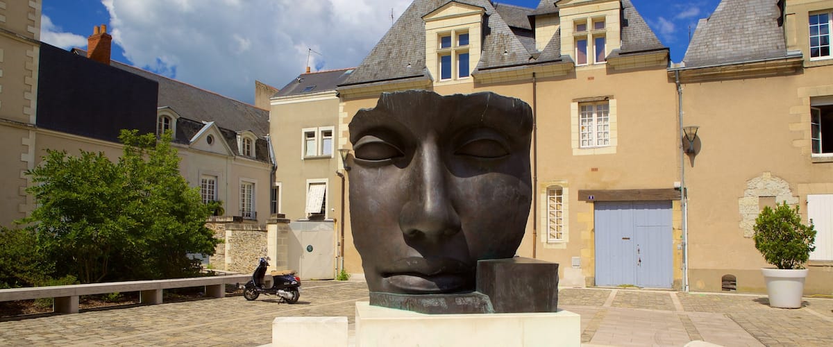 Musée des Beaux-arts montrant statue ou sculpture