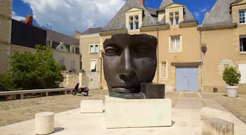 Musee des Beaux-Arts presenterar en staty eller skulptur