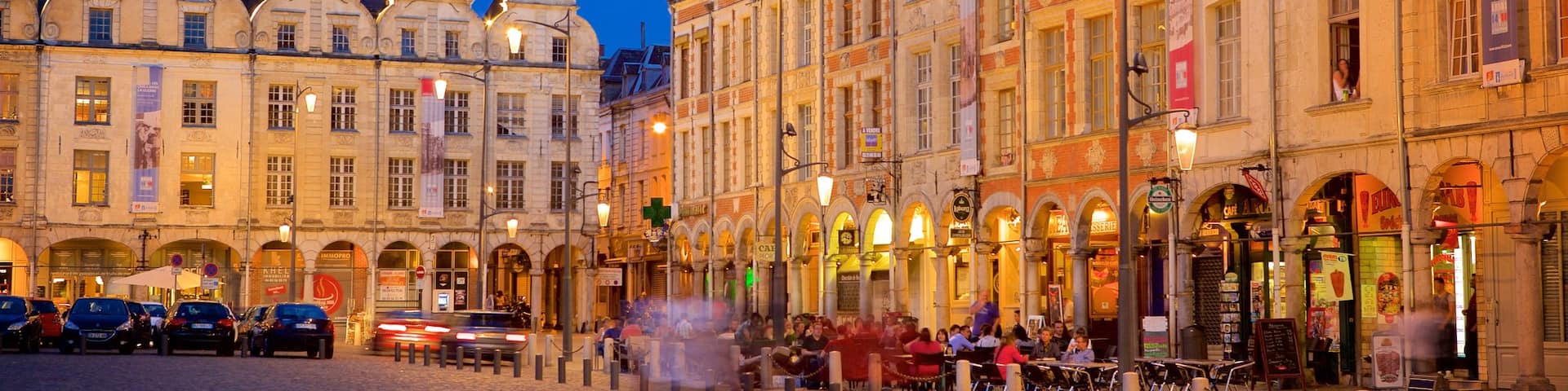 Place des Heros showing heritage elements, night scenes and heritage architecture