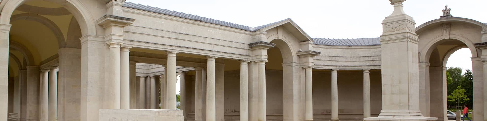Arras War Cemetery showing heritage elements and a memorial