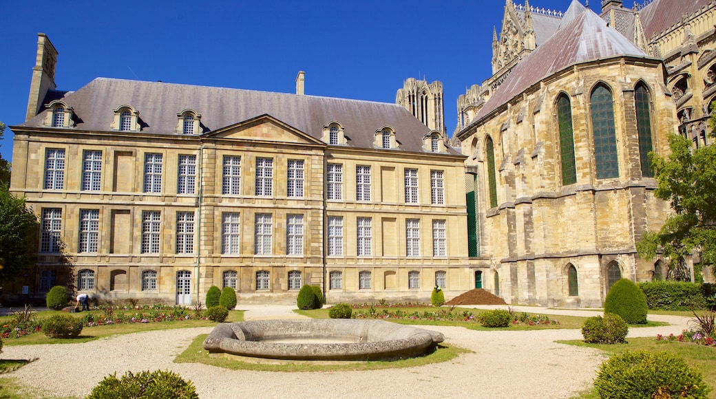 Tau Palace featuring a garden, heritage elements and a castle