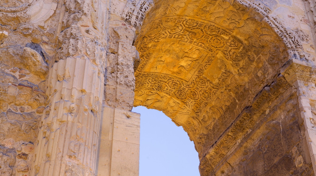 Porte Mars caracterizando arquitetura de patrimônio, ruínas de edifício e elementos de patrimônio