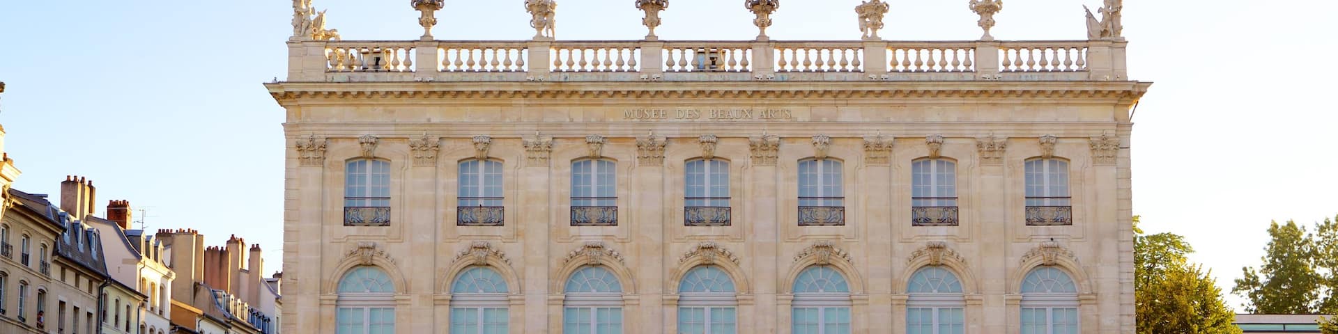 Musee des Beaux-arts as well as a large group of people