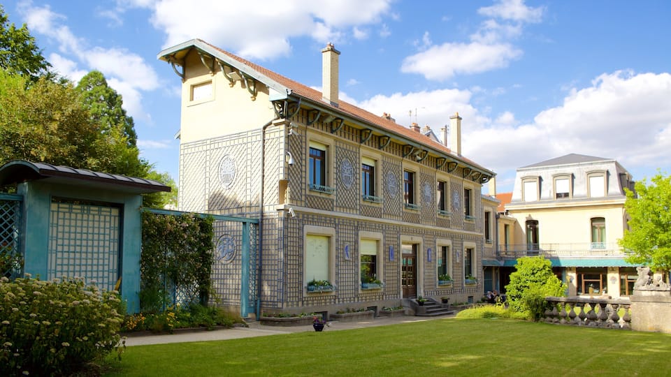 Musee de l\'Ecole de Nancy featuring heritage elements and a park