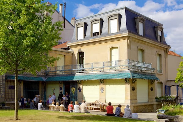 Musee de l\'Ecole de Nancy das einen Park