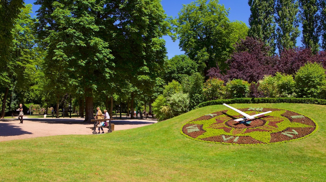 Parc de la Pepiniere which includes a garden and outdoor art