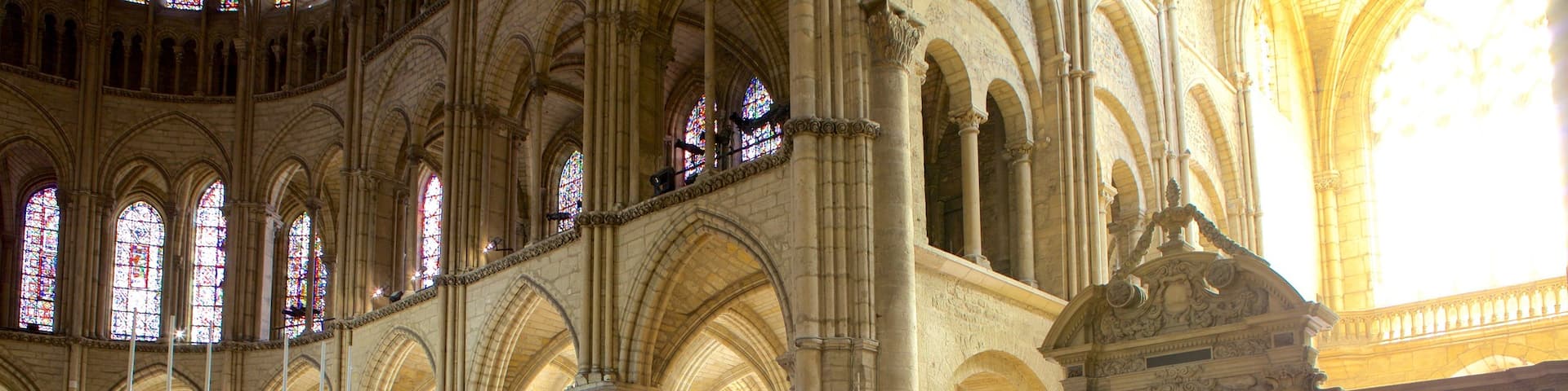 St. Remi Basilica showing a church or cathedral and interior views