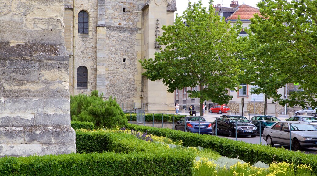 St. Remi Basilica featuring a church or cathedral, a garden and heritage elements