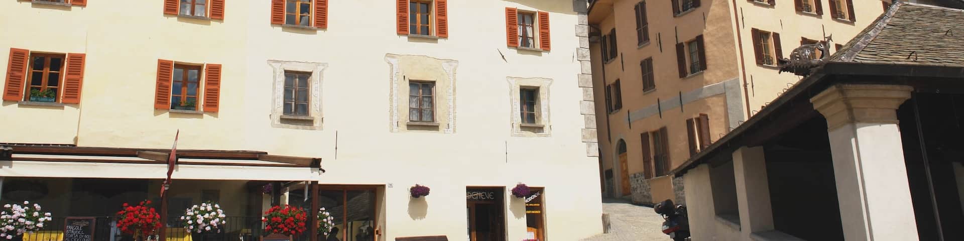 Bormio featuring a small town or village
