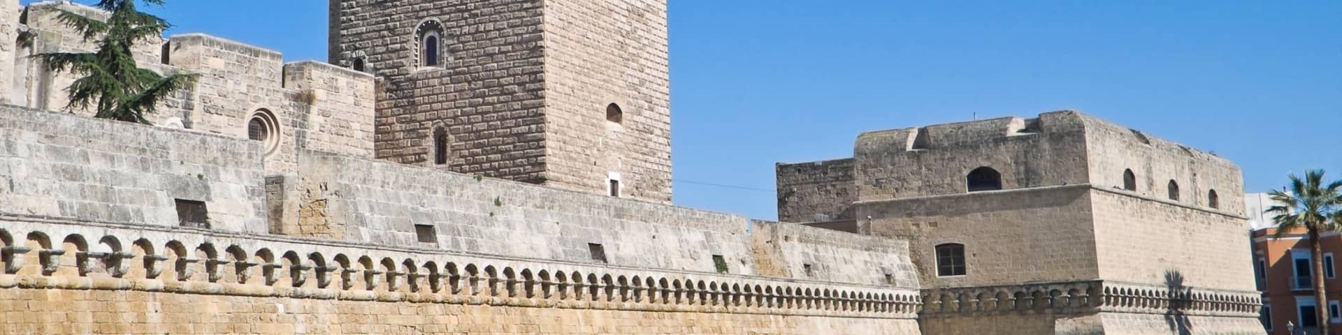 Bari which includes chateau or palace and heritage elements