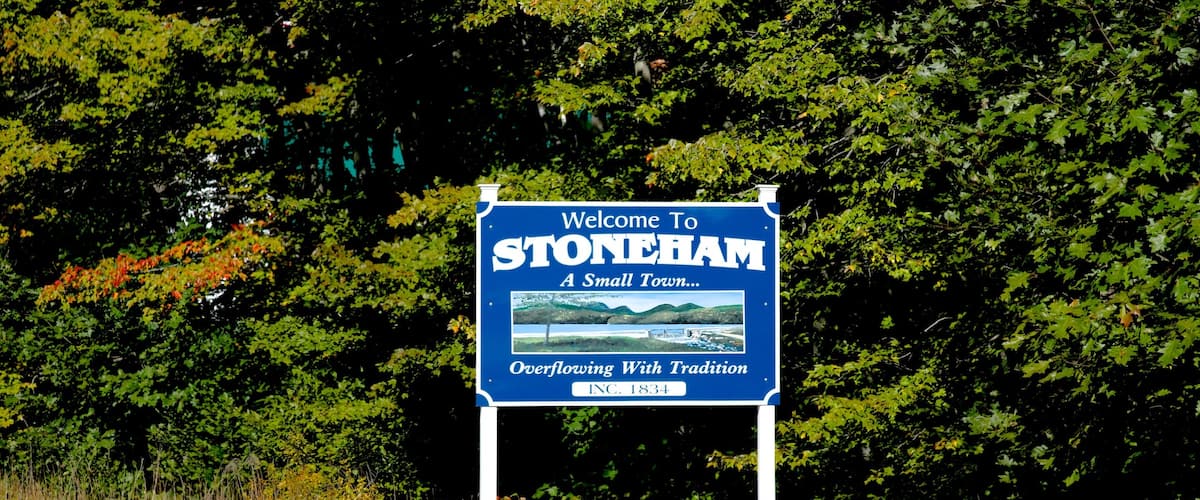 สโตนแฮม เนื้อเรื่องที่ ป้าย