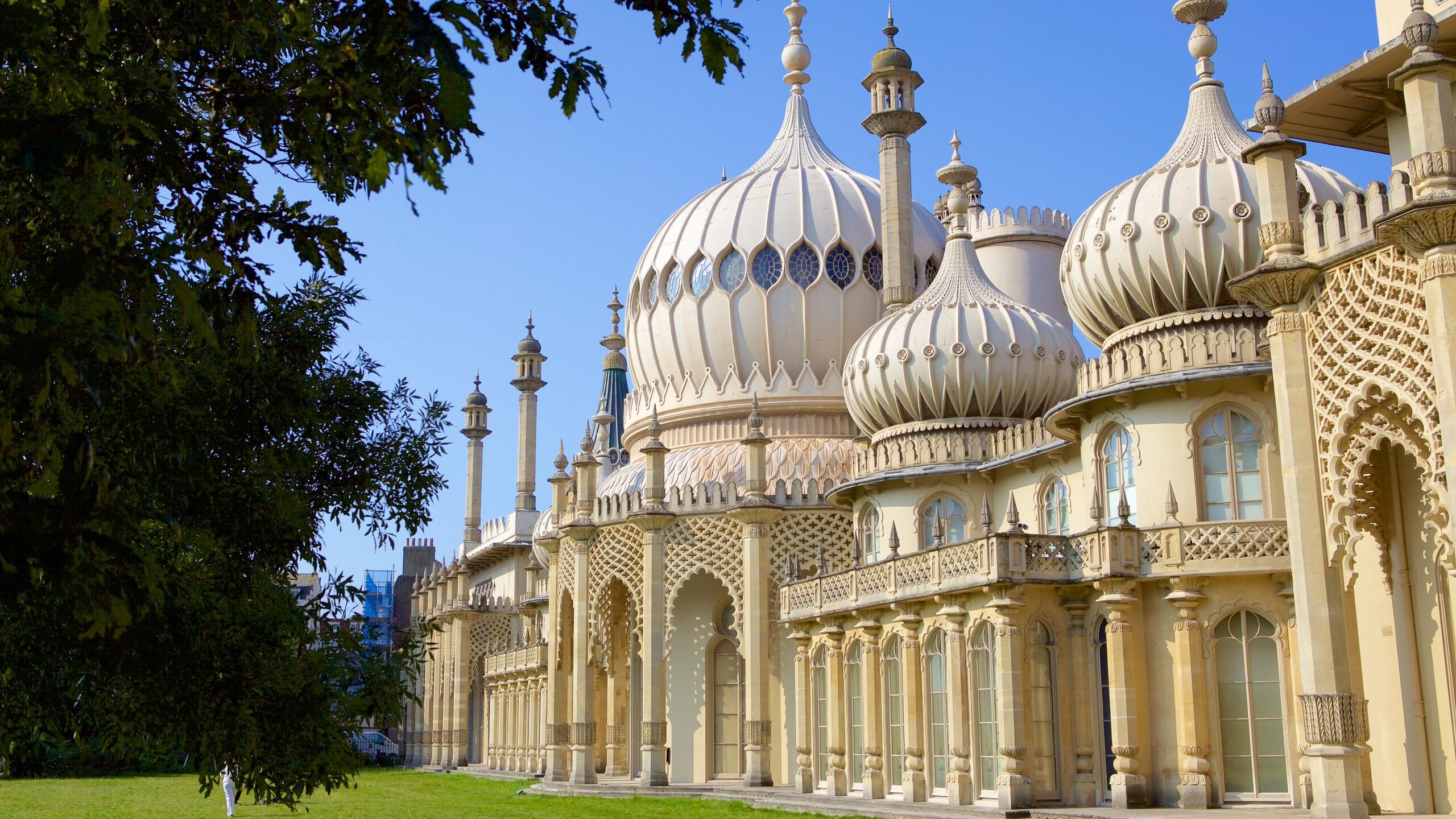 Brighton Royal Pavilion which includes heritage elements, heritage architecture and chateau or palace