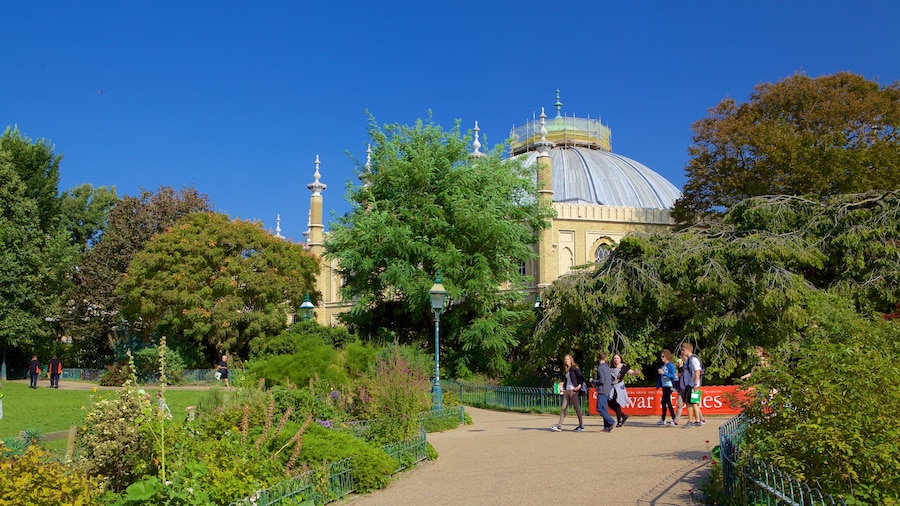 Brighton Dome mostrando un jardín