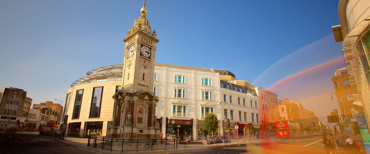 Brighton Clock Tower mostrando escenas urbanas