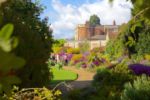 Oxfordshire mit einem Park und Blumen
