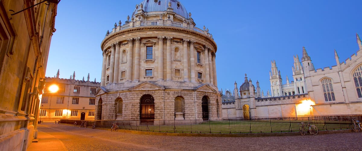 Radcliffe Camera which includes heritage elements and a square or plaza