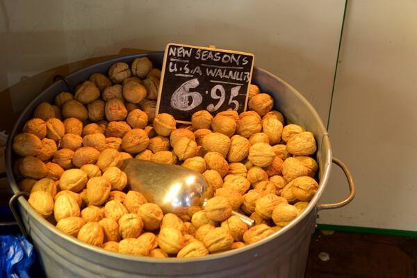 Marché couvert qui includes nourriture