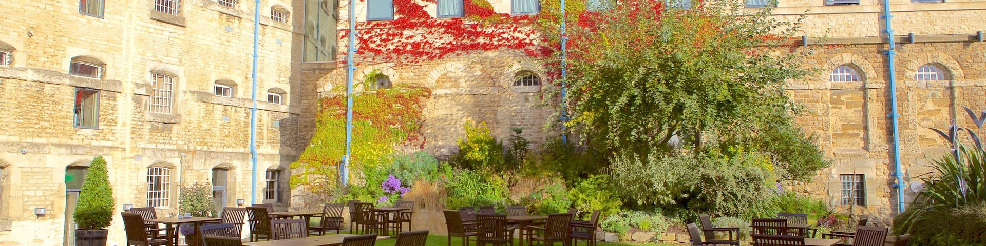 Oxfordshire featuring a park and outdoor eating
