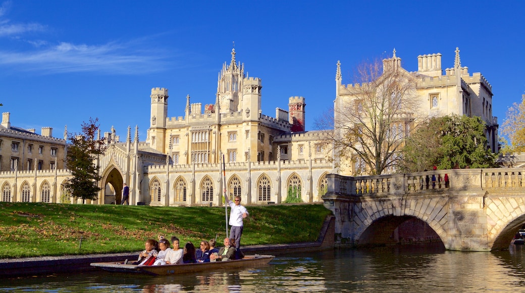 Cambridge which includes kayaking or canoeing, heritage architecture and heritage elements