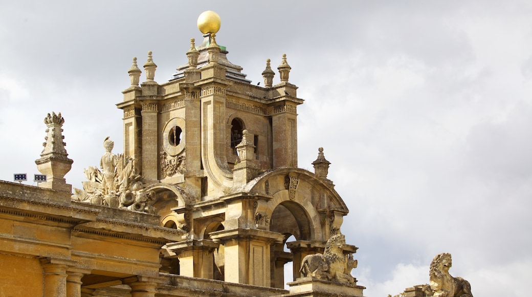 Blenheim Palace que inclui elementos de patrimônio e arquitetura de patrimônio