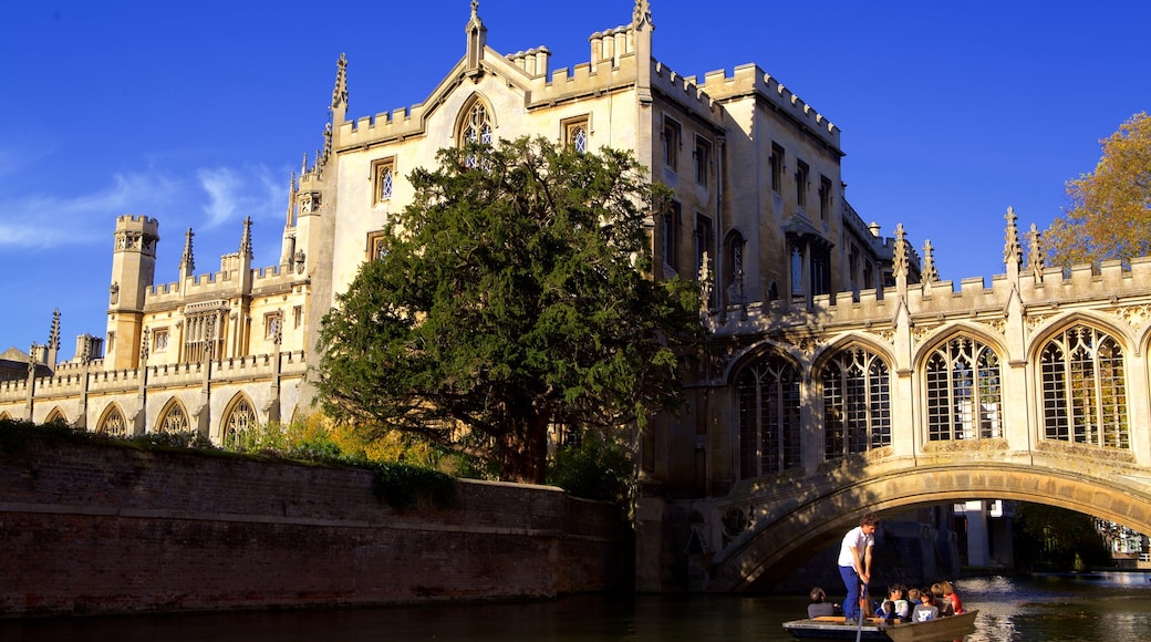 Seufzerbrücke das einen historische Architektur, Kajak- oder Kanufahren und Brücke