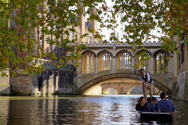 Bridge of Sighs featuring heritage architecture, a bridge and heritage elements