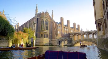 Bridge of Sighs featuring heritage elements, kayaking or canoeing and heritage architecture