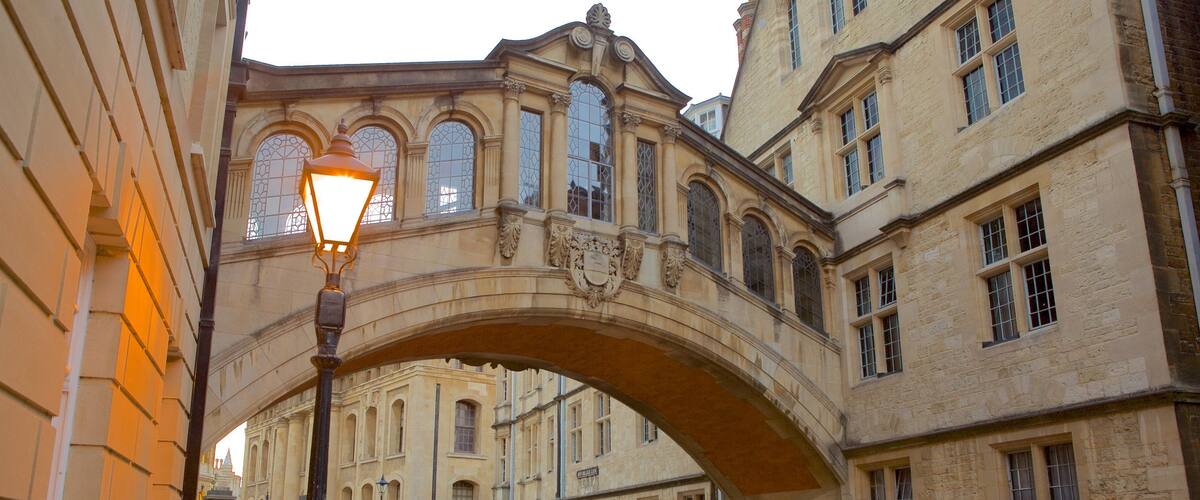 Bridge of Sighs, Oxford, symbolizing a bridge to the future with used 2026 hybrids