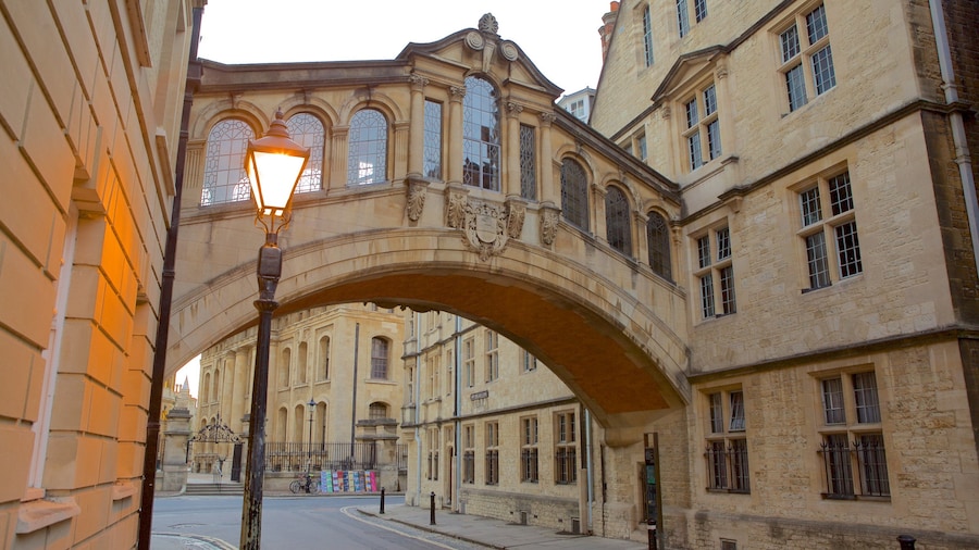 Bridge of Sighs mostrando elementos patrimoniales