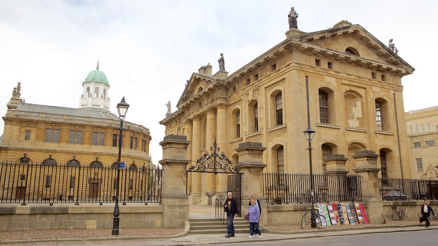 Bodleian Library ofreciendo elementos patrimoniales y arquitectura patrimonial
