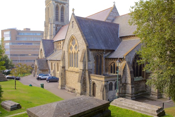 St. Peter\'s Church das einen Kirche oder Kathedrale und Geschichtliches