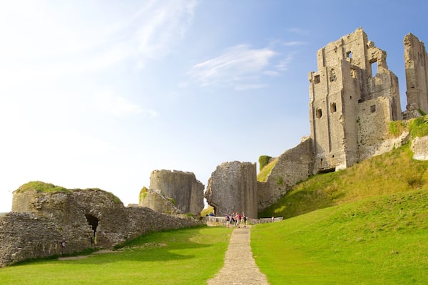 Château de Corfe qui includes bâtiments en ruines, scènes tranquilles et patrimoine historique