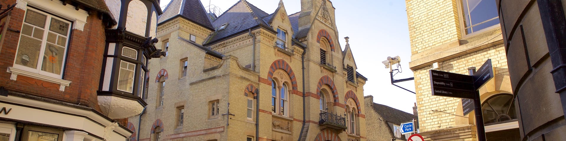 Cambridge Corn Exchange showing heritage elements and street scenes