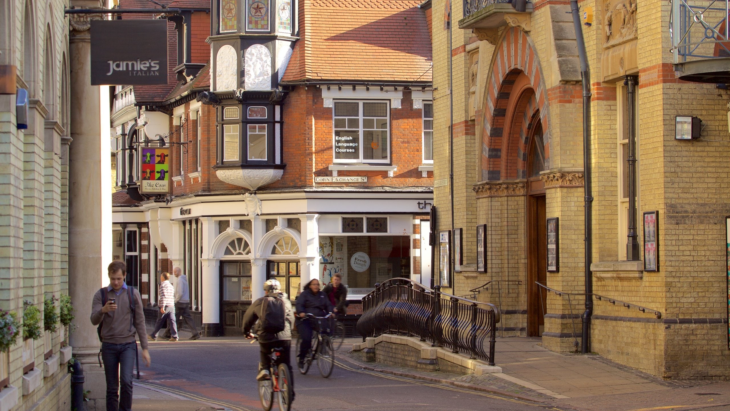 ケンブリッジ コーン エクスチェンジ (ケンブリッジ シティセンター) ツアーとアクティビティ エクスペディア