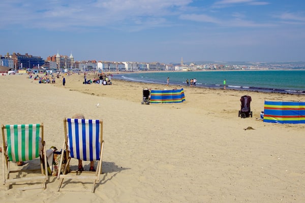 Weymouth Beach som inkluderar en strand