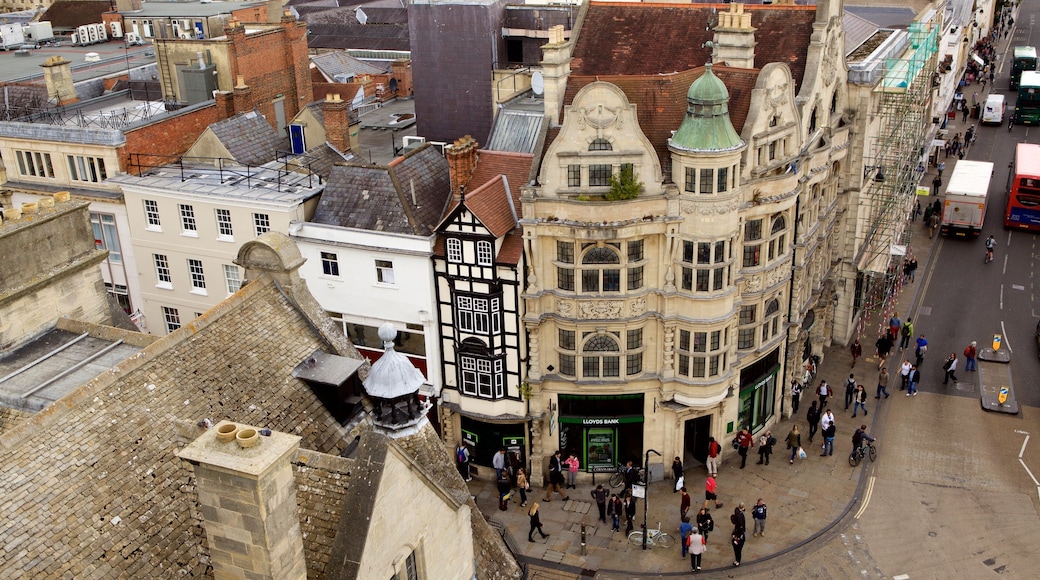 Carfax Tower showing street scenes and heritage elements