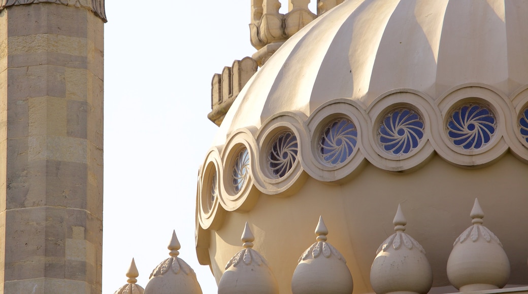 Brighton Royal Pavilion og byder på kulturarvsgenstande, historiske bygningsværker og et slot