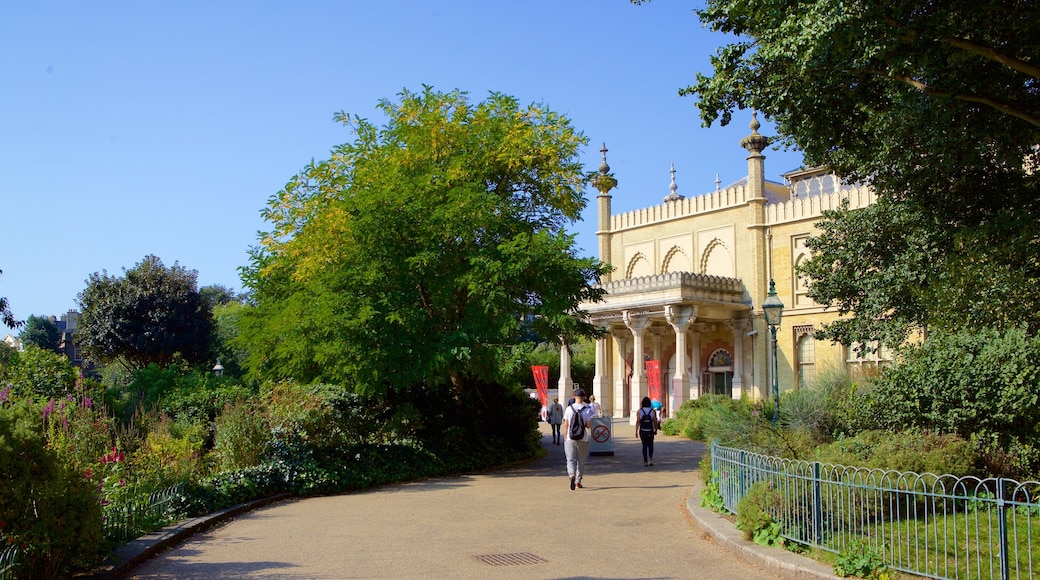 Brighton Museum and Art Gallery showing heritage elements and a garden