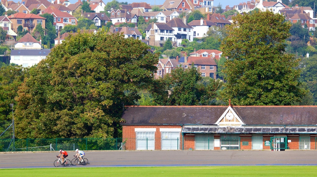 สวน Preston Park ซึ่งรวมถึง ขี่จักรยาน และ เมืองหรือหมู่บ้านเล็กๆ