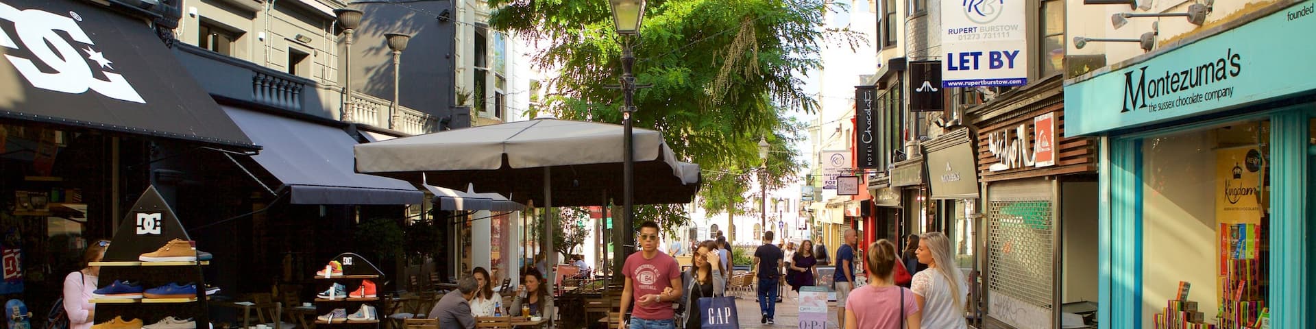 Brighton Lanes which includes street scenes