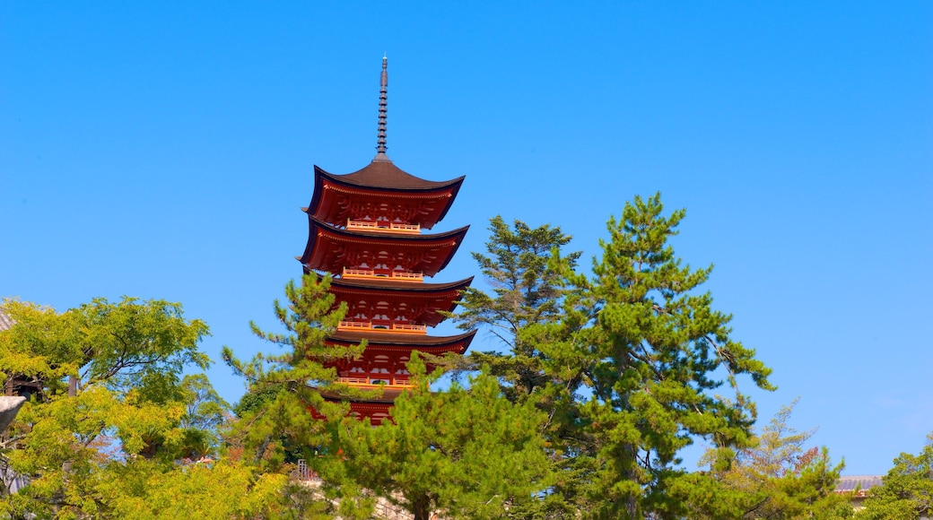 Pagoda de cinco pisos mostrando elementos del patrimonio